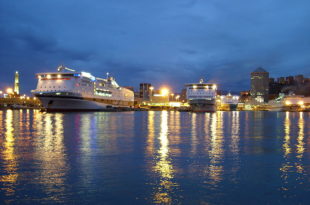 Porto di Genova di notte